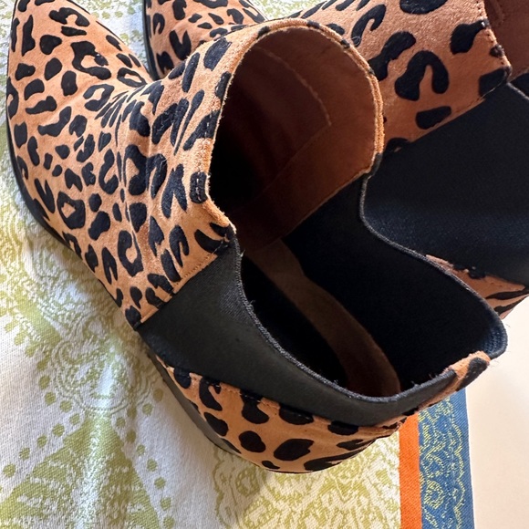 Chinese Laundry Finn Leopard Ankle Boots - Picture 2 of 6